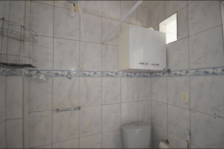 Banheiro de kitnet/studio para alugar com 1 quarto, 18m² em Osvaldo Cruz, Rio de Janeiro