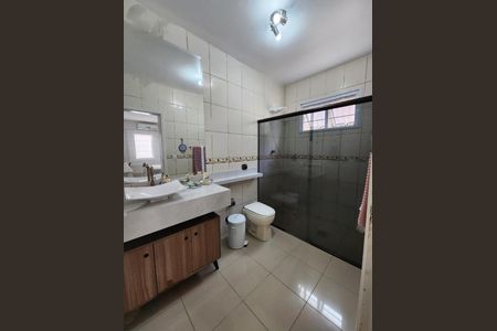 Casa à venda com 250m², 3 quartos e 4 vagas