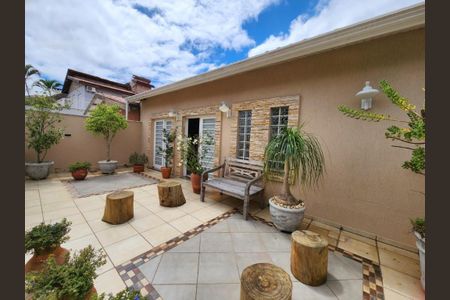 Casa à venda com 250m², 3 quartos e 4 vagas