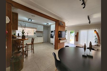 Casa à venda com 250m², 3 quartos e 4 vagas