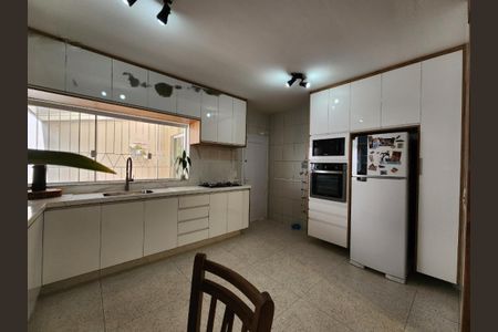 Casa à venda com 250m², 3 quartos e 4 vagas