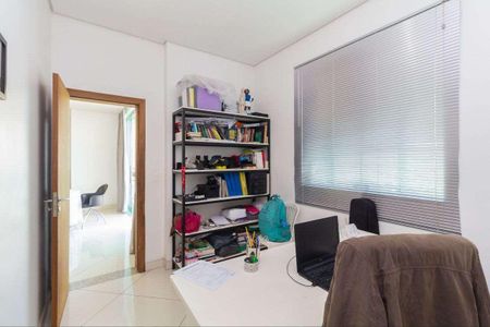 Casa à venda com 4 quartos, 325m² em Estoril, Belo Horizonte