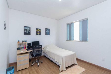 Casa à venda com 4 quartos, 325m² em Estoril, Belo Horizonte