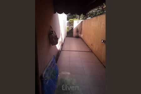 Casa à venda com 138m², 2 quartos e 8 vagas