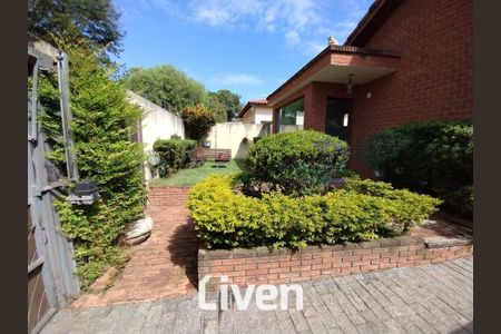 Casa à venda com 138m², 2 quartos e 8 vagas