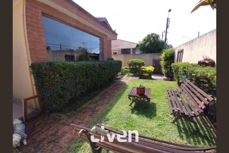 Casa à venda com 138m², 2 quartos e 8 vagas