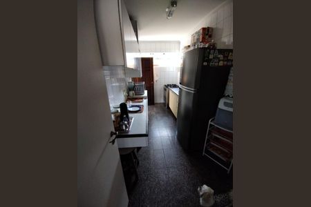 Casa à venda com 138m², 2 quartos e 8 vagas