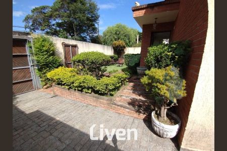 Casa à venda com 138m², 2 quartos e 8 vagas