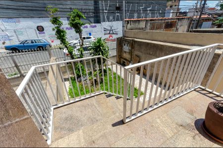 Casa para alugar com 180m², 3 quartos e 1 vaga Casa para alugar com 180m², 3 quartos e 1 vagaEscada / Varanda