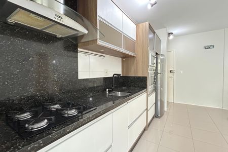 Apartamento para alugar com 76m², 2 quartos e 1 vagaCozinha 