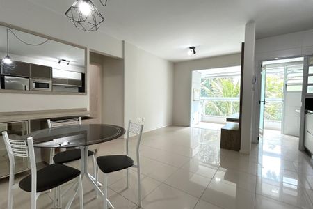 Sala  de apartamento para alugar com 2 quartos, 76m² em João Paulo, Florianópolis