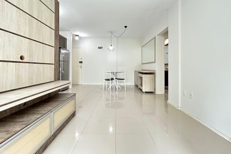 Apartamento para alugar com 76m², 2 quartos e 1 vagaSala