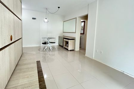 Apartamento para alugar com 76m², 2 quartos e 1 vagaSala