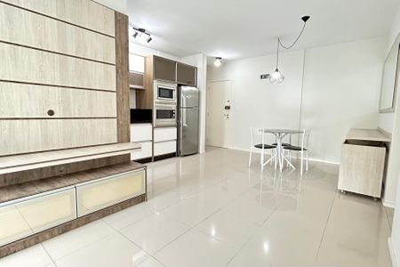 Sala de apartamento para alugar com 2 quartos, 76m² em João Paulo, Florianópolis