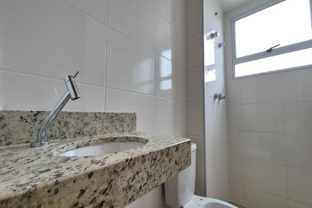 Banheiro de apartamento à venda com 2 quartos, 54m² em Residencial Villa Garden, Campinas