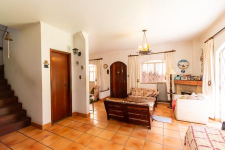 Casa à venda com 216m², 6 quartos e 3 vagasSala