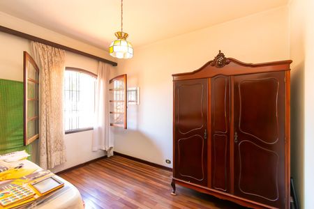 Casa à venda com 216m², 6 quartos e 3 vagasQuarto 1