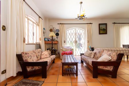 Casa à venda com 216m², 6 quartos e 3 vagasSala