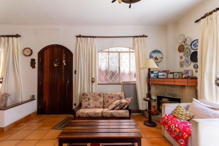 Casa à venda com 216m², 6 quartos e 3 vagasSala