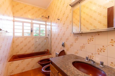 Casa à venda com 216m², 6 quartos e 3 vagasBanheiro da Suíte