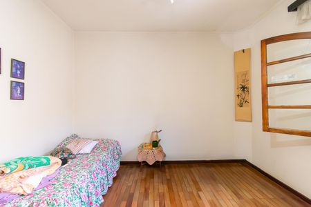 Casa à venda com 216m², 6 quartos e 3 vagasQuarto 2