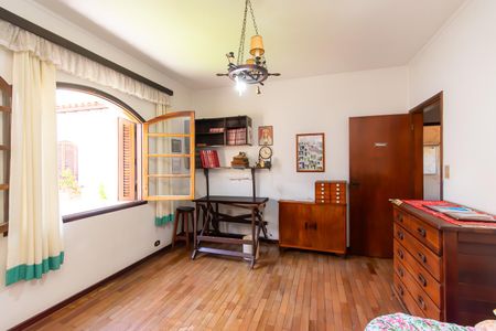 Casa à venda com 216m², 6 quartos e 3 vagasQuarto 2