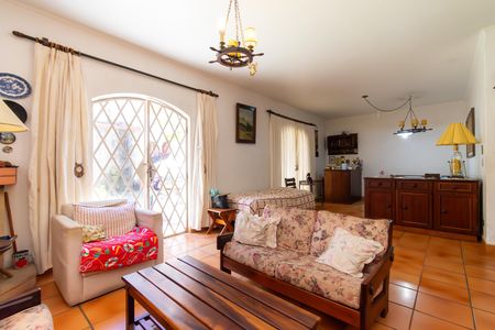 Casa à venda com 216m², 6 quartos e 3 vagasSala