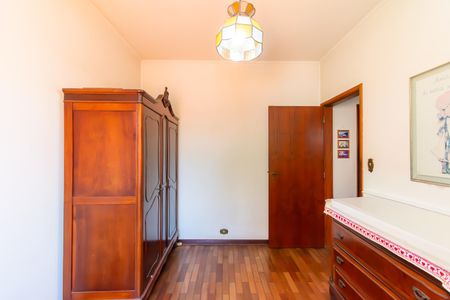 Casa à venda com 216m², 6 quartos e 3 vagasQuarto 1