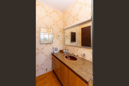 Casa à venda com 216m², 6 quartos e 3 vagasBanheiro 2