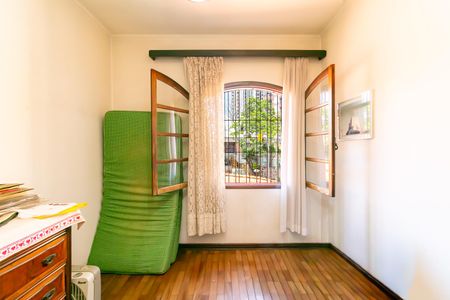 Casa à venda com 216m², 6 quartos e 3 vagasQuarto 1