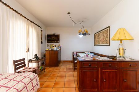 Casa à venda com 216m², 6 quartos e 3 vagasSala