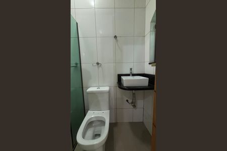 Banheiro de casa para alugar com 2 quartos, 55m² em Jardim Rina, Santo André