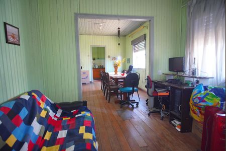 Sala de Estar de casa à venda com 2 quartos, 423m² em Vila Jardim, Porto Alegre