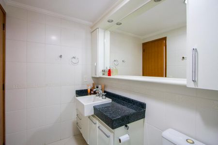 Apartamento à venda com 144m², 3 quartos e 4 vagasBanheiro do quarto 1