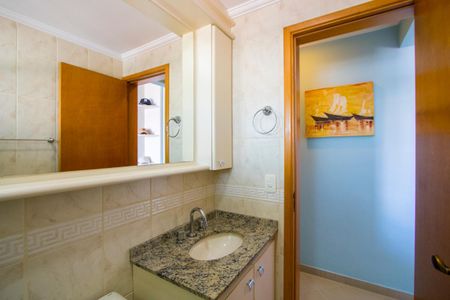 Apartamento à venda com 144m², 3 quartos e 4 vagasBanheiro do quarto 2