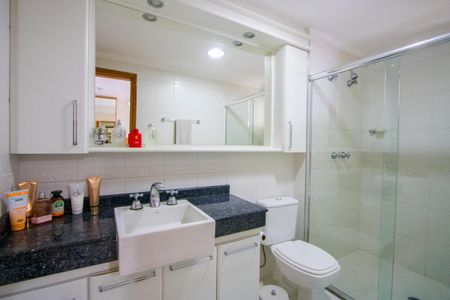 Apartamento à venda com 144m², 3 quartos e 4 vagasBanheiro do quarto 1