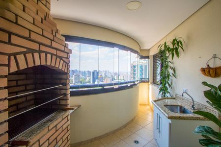 Apartamento à venda com 144m², 3 quartos e 4 vagasVaranda gourmet da cozinha