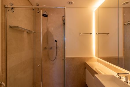 Apartamento à venda com 61m², 1 quarto e 2 vagas Apartamento à venda com 61m², 1 quarto e 2 vagasBanheiro da Suíte