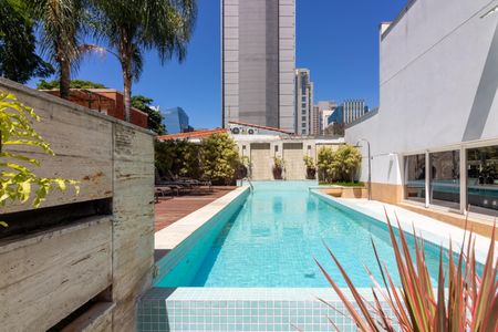 Apartamento à venda com 61m², 1 quarto e 2 vagas Apartamento à venda com 61m², 1 quarto e 2 vagasÁrea comum - Piscina