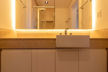 Apartamento à venda com 61m², 1 quarto e 2 vagas Apartamento à venda com 61m², 1 quarto e 2 vagasBanheiro da Suíte