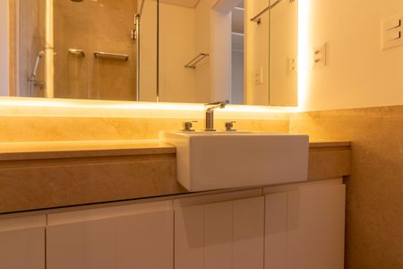 Apartamento à venda com 61m², 1 quarto e 2 vagas Apartamento à venda com 61m², 1 quarto e 2 vagasBanheiro da Suíte