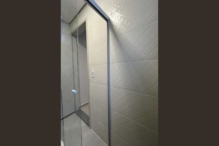 Banheiro de kitnet/studio para alugar com 1 quarto, 28m² em Vila Carolina, São Paulo