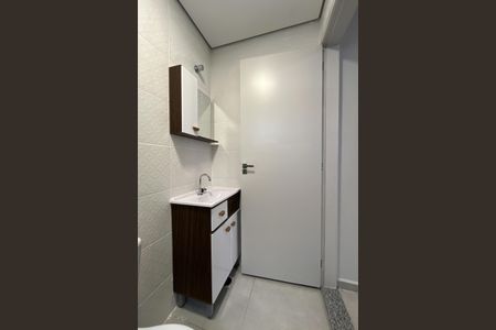 Banheiro de kitnet/studio para alugar com 1 quarto, 28m² em Vila Carolina, São Paulo