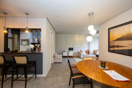 SALA de apartamento para alugar com 2 quartos, 100m² em Belvedere, Belo Horizonte