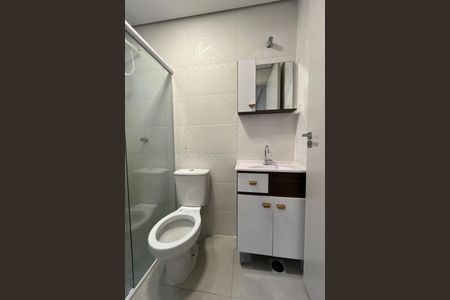 Banheiro de kitnet/studio para alugar com 1 quarto, 28m² em Vila Carolina, São Paulo