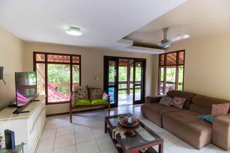 Sala de casa de condomínio à venda com 3 quartos, 186m² em Itaipu, Niterói