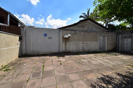 Casa para alugar com 100m², 2 quartos e 3 vagasFachada com plaquinha
