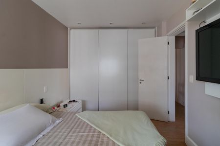 Apartamento à venda com 84m², 3 quartos e 2 vagas Apartamento à venda com 84m², 3 quartos e 2 vagasSuíte