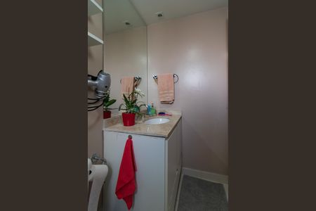 Apartamento à venda com 84m², 3 quartos e 2 vagas Apartamento à venda com 84m², 3 quartos e 2 vagasBanheiro da Suíte