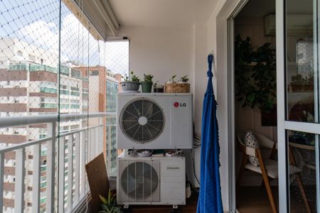 Apartamento à venda com 84m², 3 quartos e 2 vagas Apartamento à venda com 84m², 3 quartos e 2 vagasVaranda